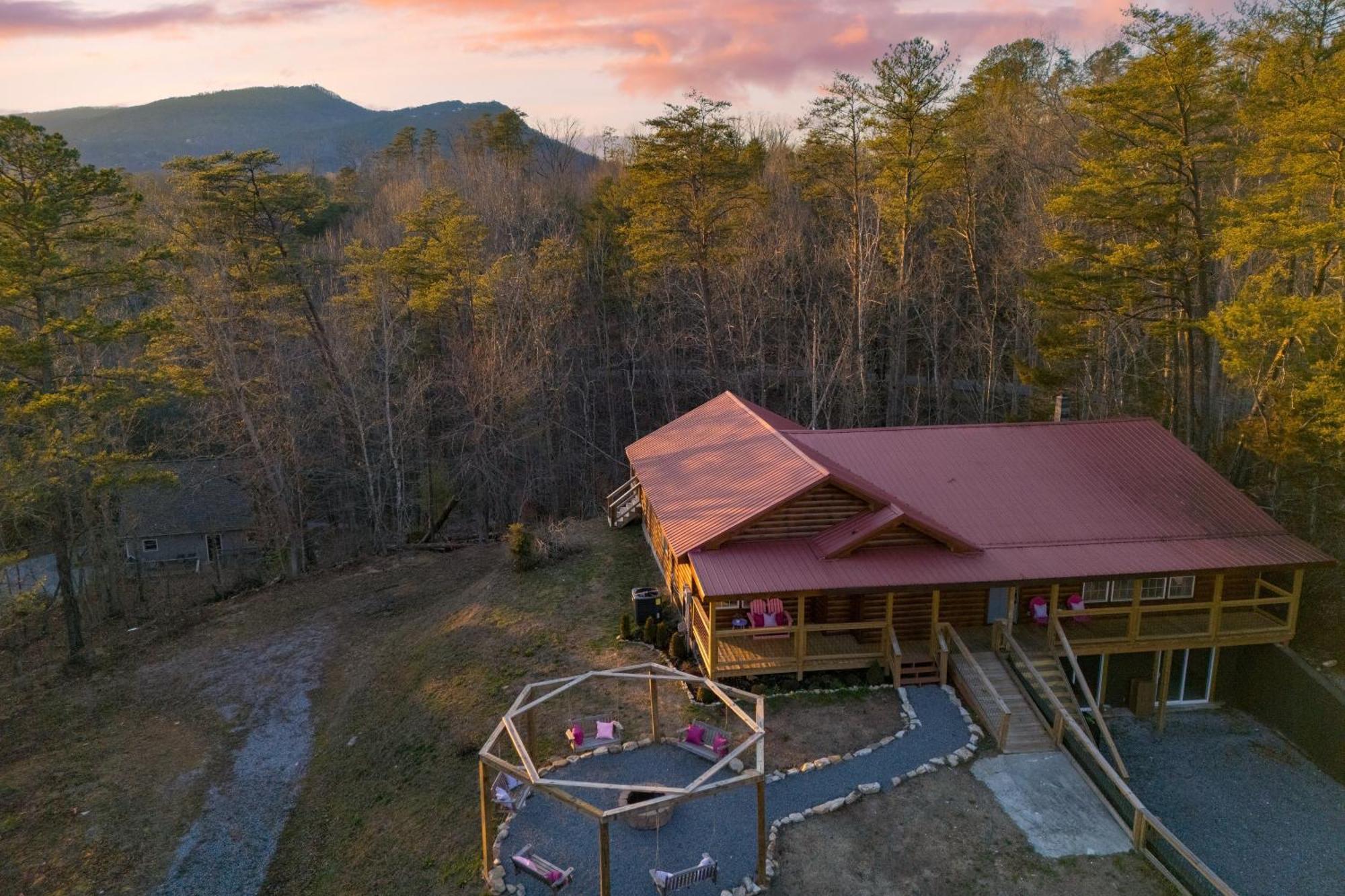 Pink Pines Avantstay Luxury Aesthetic Dream Home Indoor Pool Hot Tub ピジョンフォージ エクステリア 写真