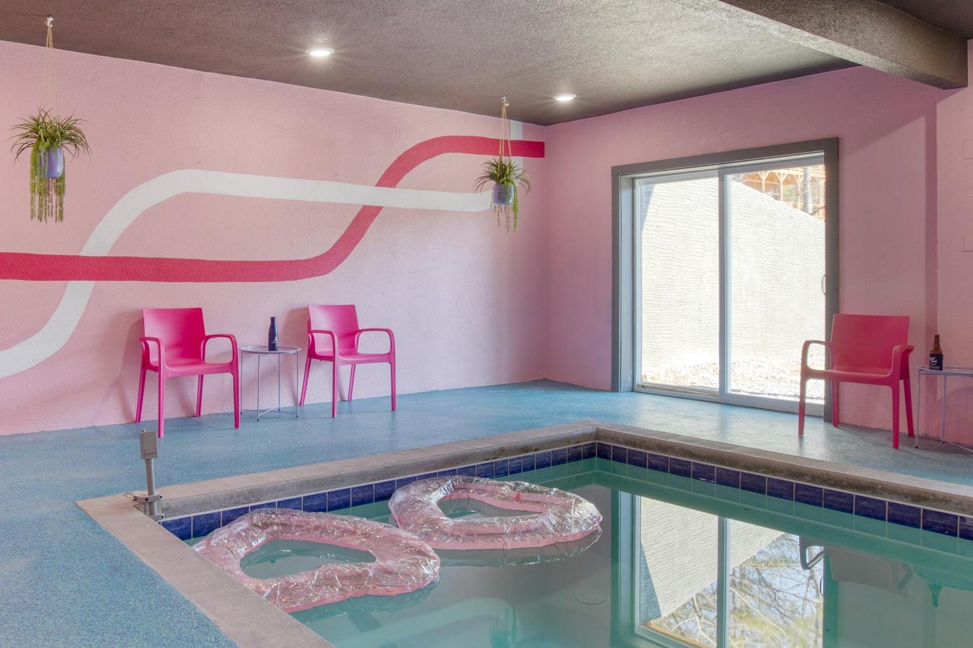 Pink Pines Avantstay Luxury Aesthetic Dream Home Indoor Pool Hot Tub ピジョンフォージ エクステリア 写真