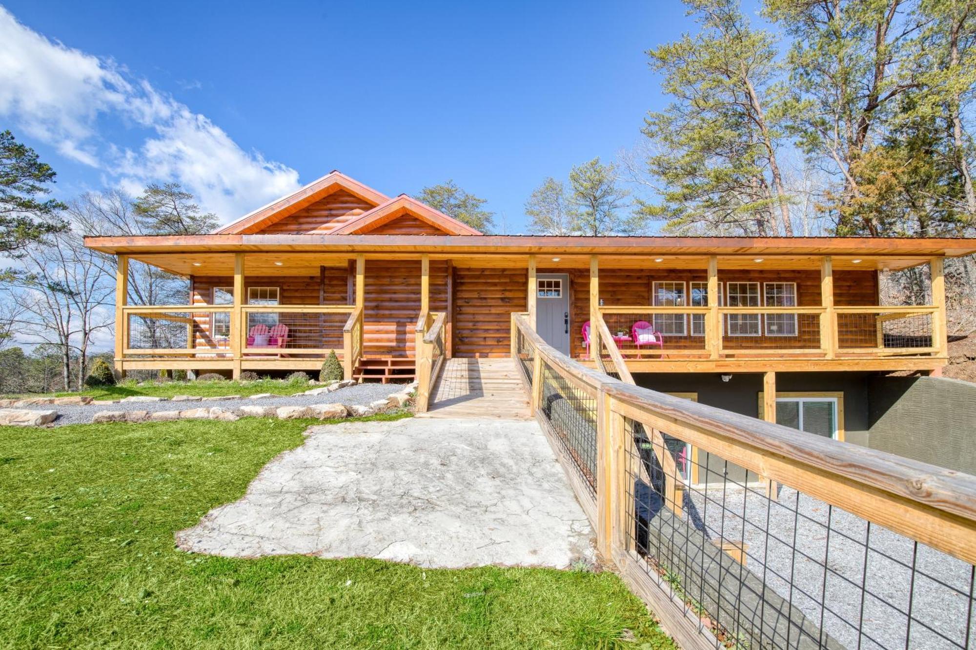 Pink Pines Avantstay Luxury Aesthetic Dream Home Indoor Pool Hot Tub ピジョンフォージ エクステリア 写真