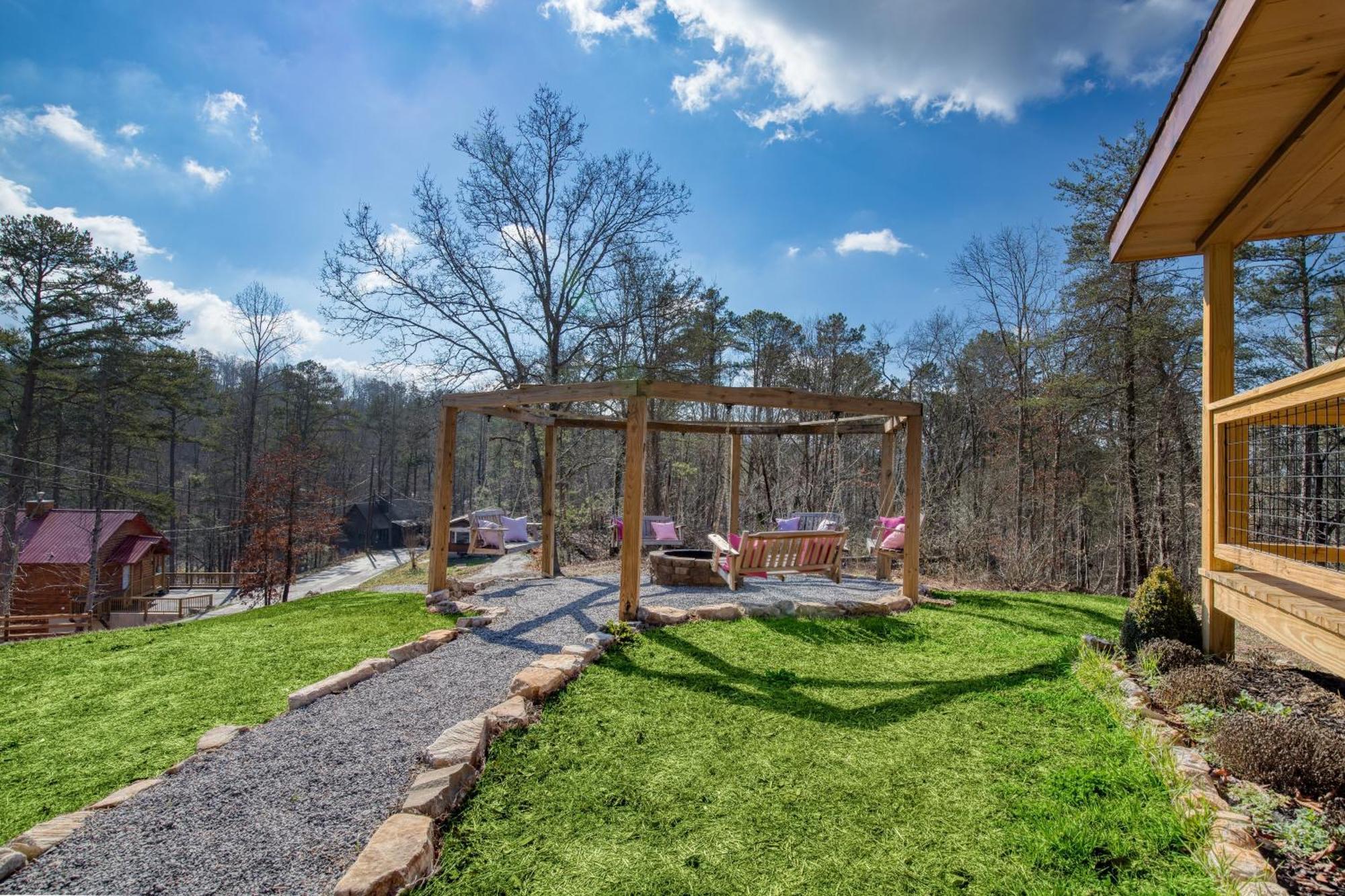 Pink Pines Avantstay Luxury Aesthetic Dream Home Indoor Pool Hot Tub ピジョンフォージ エクステリア 写真