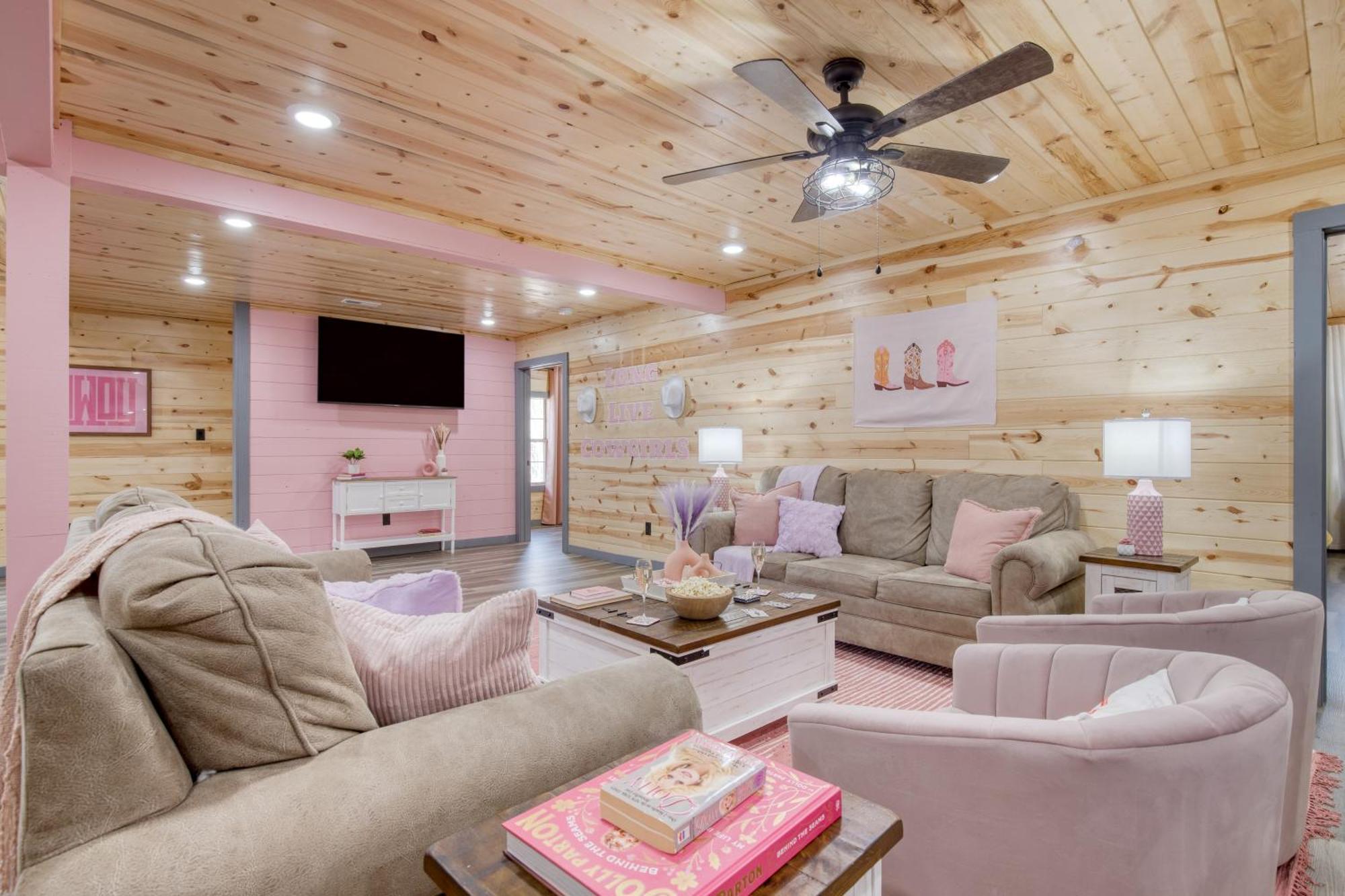 Pink Pines Avantstay Luxury Aesthetic Dream Home Indoor Pool Hot Tub ピジョンフォージ エクステリア 写真
