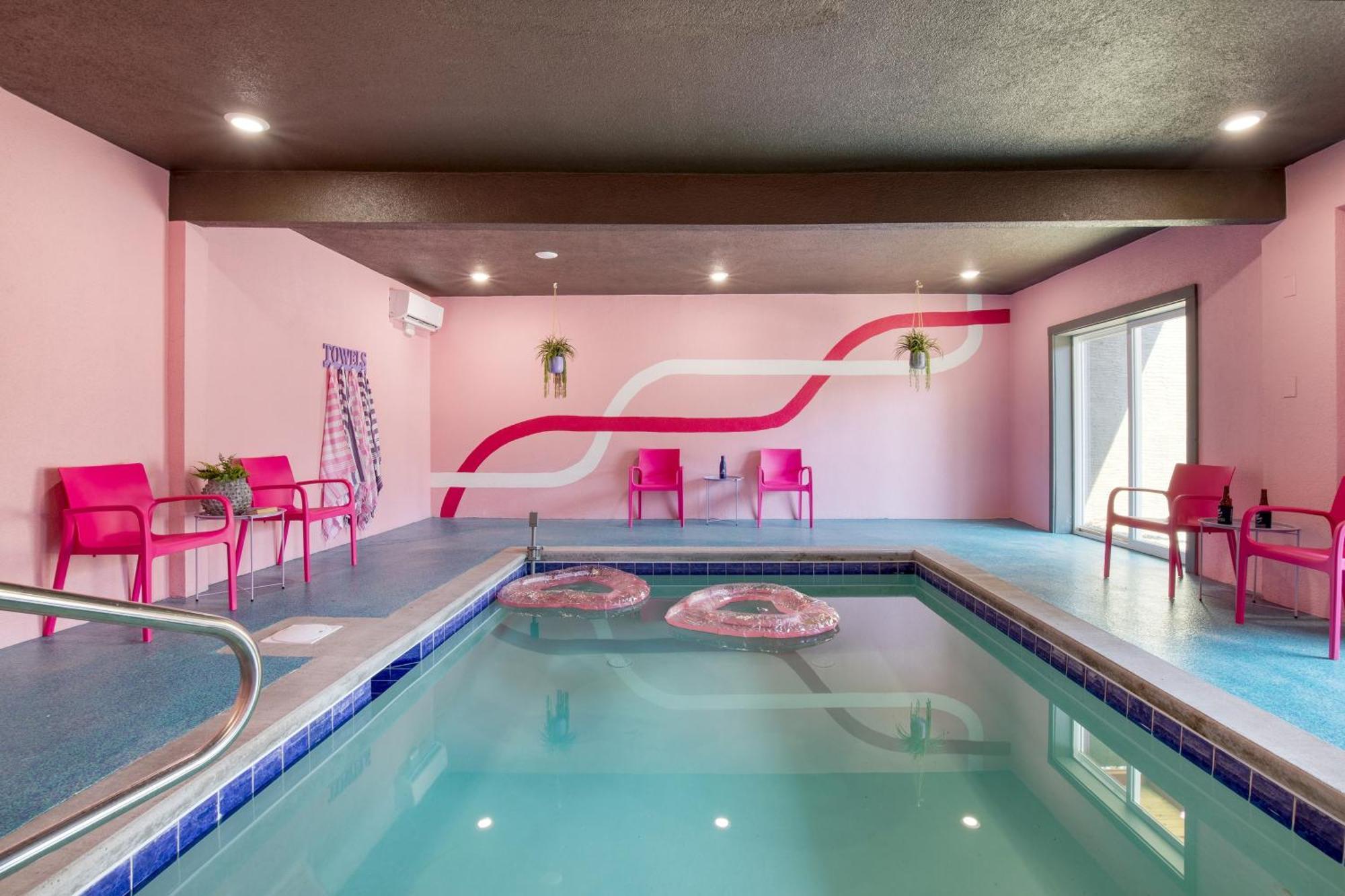 Pink Pines Avantstay Luxury Aesthetic Dream Home Indoor Pool Hot Tub ピジョンフォージ エクステリア 写真