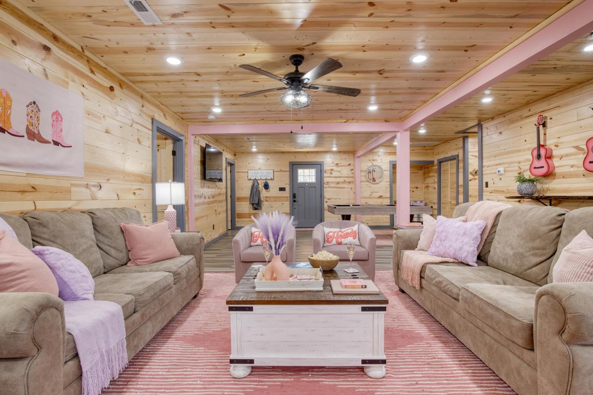 Pink Pines Avantstay Luxury Aesthetic Dream Home Indoor Pool Hot Tub ピジョンフォージ エクステリア 写真